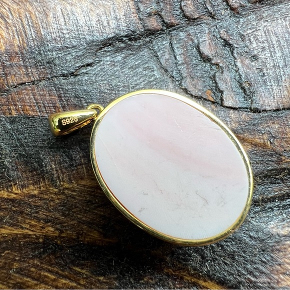 925 Sterling Silver Gold Plated Pink Conch Shell Pendant - Picture 3 of 10